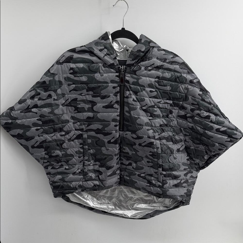 THINK ROYLN camouflage print 1/4 zip puffer quilted hooded poncho rain jacket